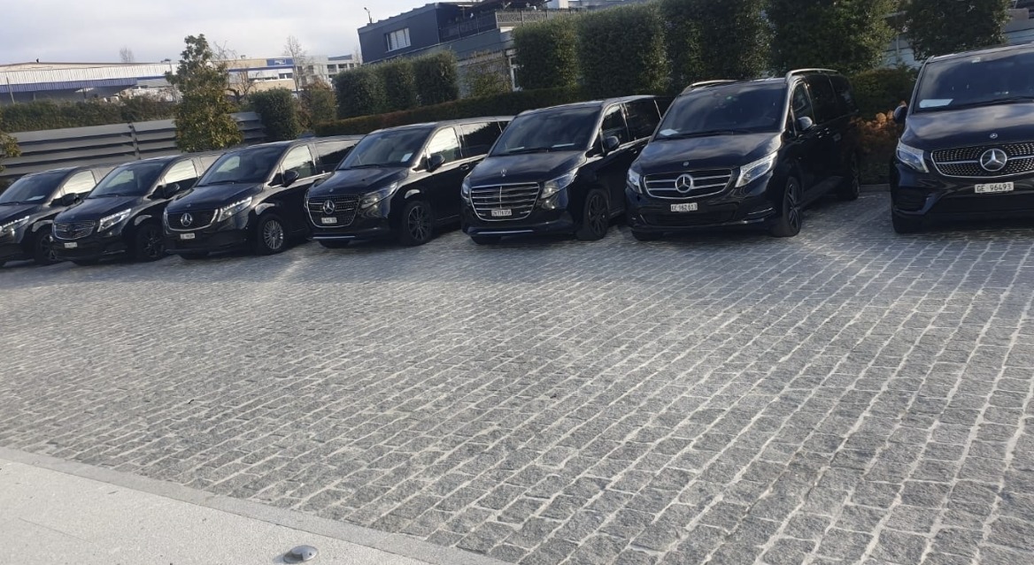 Intérieur cuir noir d'une berline Genesis Driver Sàrl, témoignages clients
