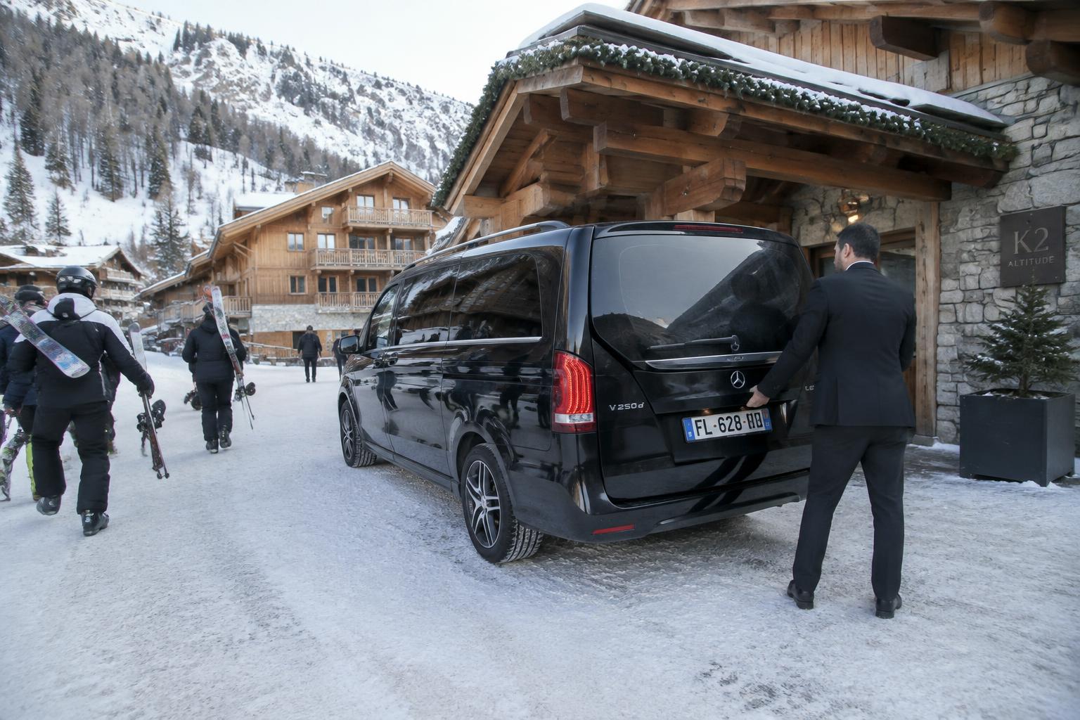 Van Mercedes Genesis Driver dans une station alpine enneigée